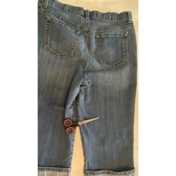 Gloria Vanderbilt Amanda Capri Jeans Womens Size 14 Blue Stretch Denim Casual - Picture 9 of 15
